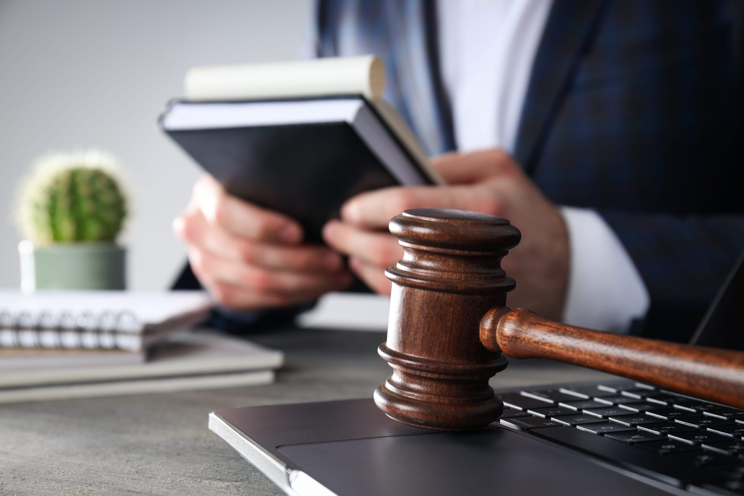 www.umbraabogados.com